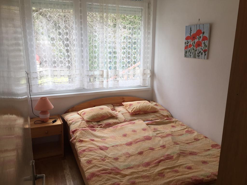Siraly Apartman Balatonfůzfő Δωμάτιο φωτογραφία